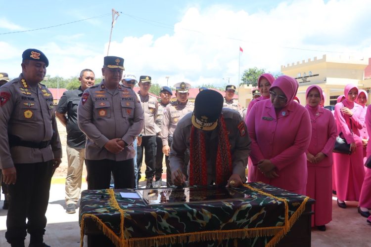 Kapolda Bengkulu Irjen Pol. Mardiyono, S.I.K., M.Si., meresmikan Gedung Barak Siaga Brimob Batalyon C di Bengkulu Utara, Kamis (30/10/2025). (Dok.yola)