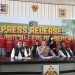 Kabid Humas Polda Bengkulu, Kombes Pol. Andy Pramudya W., S.I.K., M.M., M.AP., CPHR., CBA, memimpin konferensi pers di Gedung Adem Mapolda Bengkulu, Rabu (22/10/2025), bersama jajaran Ditreskrimsus. (Dok.yola)