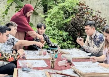 Rumah Kito Peringati Hari Batik Nasional 2025 dengan Membatik Bersama UMKM Batik Jambi