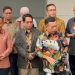 Gubernur Jambi Al Haris bersama para gubernur penghasil migas menghadiri Rapat Tim Gabungan Penanganan Sumur Minyak Masyarakat di Gedung Kementerian ESDM, Jakarta Pusat, Kamis (9/10/2025). (Dok. Erit - Kominfo)