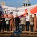 Gubernur Kepulauan Riau Ansar Ahmad bersama jajaran Kementerian Pertanian, Pemerintah Kabupaten Bintan, dan pimpinan Japfa Group melepas ekspor 28.512 ekor ayam hidup ke Singapura melalui Pelabuhan Batu 6 Sri Payung, Tanjungpinang, Senin (6/10/2025). (Dok. Ikram)