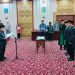 Gubernur Jambi Al Haris memimpin pengambilan sumpah jabatan empat pejabat eselon II hasil seleksi terbuka di Aula Kantor Gubernur Jambi, Kamis (30/10/2025). (Dok Stepanus)