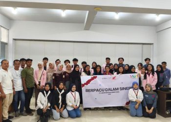 Mahasiswa Universitas Dinamika Bangsa (UNAMA) berfoto bersama tim PT Sinar Sentosa Primatama (Dok.sinsen)
