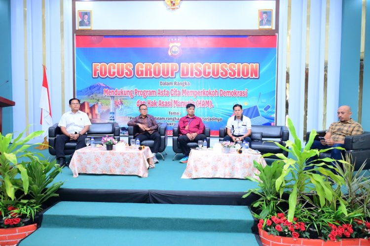 Sejumlah narasumber mengikuti Focus Group Discussion yang digelar Direktorat Intelkam Polda Jambi di Hotel Ratu Duo, Kota Jambi, Kamis (2/10/2025). (Dok. Nahar)