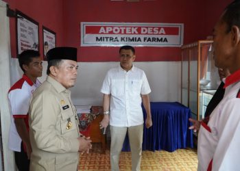 Gubernur Jambi Al Haris saat meninjau dapur Program Makan Bergizi Gratis (MBG) di Kabupaten Merangin, Jumat (3/10/2025). (Dok. Erit Kominfo)