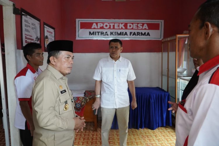 Gubernur Jambi Al Haris saat meninjau dapur Program Makan Bergizi Gratis (MBG) di Kabupaten Merangin, Jumat (3/10/2025). (Dok. Erit Kominfo)