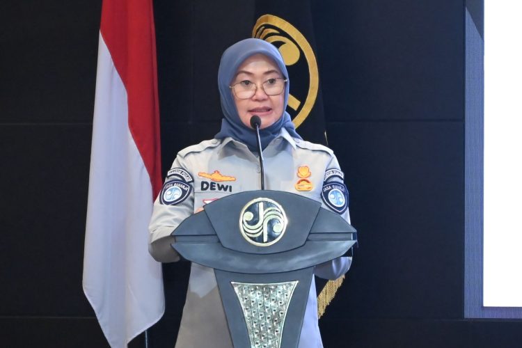 Plt. Direktur Utama Jasa Raharja Dewi Aryani Suzana memberikan keterangan pers terkait dukungan Jasa Raharja terhadap pelaksanaan program relaksasi Pajak Kendaraan Bermotor (PKB) yang diperpanjang hingga Desember 2025.. (Dok. Jasa Raharja)