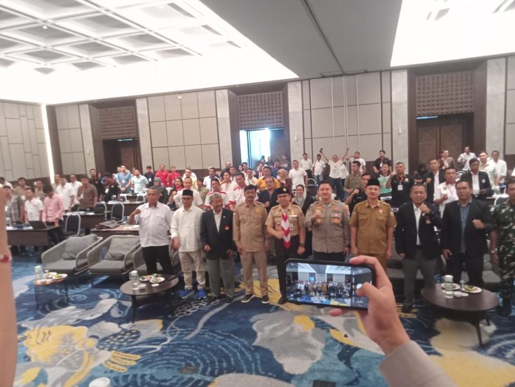 Para peserta Musyawarah Olahraga Provinsi (Musorprov) KONI Bengkulu 2025 berfoto bersama di salah satu hotel di Kota Bengkulu, Selasa (14/10/2025). (Dok. Yola)