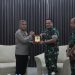 Foto bersama antara Kapolda Bengkulu beserta Pejabat Utama Polda Bengkulu dan Tim Sahli Panglima TNI,di Ruang Tamu Kapolda Bengkulu, Kamis (16/10/2025). (Dok.yola)