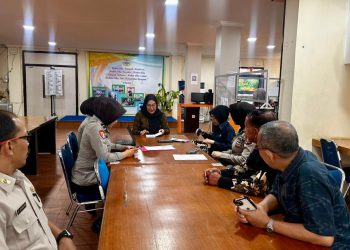 Personel Setum Polda Jambi mengikuti pelatihan pengelolaan literasi di Kantor Dinas Perpustakaan dan Arsip Daerah Provinsi Jambi, Kamis (16/10/2025). (Dok Nahar)