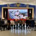 Gubernur Jambi sekaligus Ketua Umum ADPMET 2025–2030, Al Haris (tengah), berfoto bersama peserta Rakernas ADPMET 2025 di Graha Oktana, Blora, Jawa Tengah, Kamis (16/10/2025). (Dok. Erit - Kominfo)
