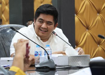Bupati Bintan Roby Kurniawan bersama jajaran OPD mengikuti ekspose hasil kajian pemekaran Kecamatan Bintan Timur di Ruang Rapat II Bandar Seri Bentan, Rabu (15/10/2025). (Dok. Kominfo)