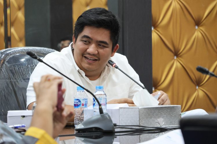 Bupati Bintan Roby Kurniawan bersama jajaran OPD mengikuti ekspose hasil kajian pemekaran Kecamatan Bintan Timur di Ruang Rapat II Bandar Seri Bentan, Rabu (15/10/2025). (Dok. Kominfo)