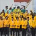 Ketua DPD I Partai Golkar Provinsi Jambi, H. Cek Endra (tengah), memimpin apel kehormatan dan ziarah ke Taman Makam Pahlawan Satria Bhakti, Kota Jambi, dalam rangka memperingati HUT ke-61 Partai Golkar, Senin (20/10/2025). (Foto: Stepanus)
