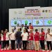 Ketua Umum KONI Pusat Letjen TNI (Purn) Marciano Norman berfoto bersama panitia dan perwakilan atlet usai menyerahkan medali pada PON Bela Diri 2025 di GOR Kaliputu, Kudus, Senin (20/10/2025). (Dok. Humas KONI)