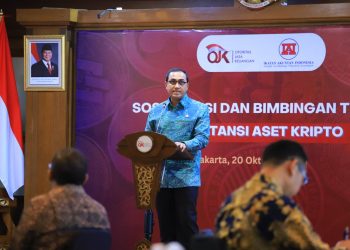 Kepala Eksekutif Pengawas Inovasi Teknologi Sektor Keuangan, Aset Keuangan Digital, dan Aset Kripto OJK, Hasan Fawzi, menyampaikan sambutan dalam acara Sosialisasi dan Bimbingan Teknis Akuntansi Aset Kripto di Jakarta, Senin (20/10/2025).  (Dok. Humas OJK Jambi)