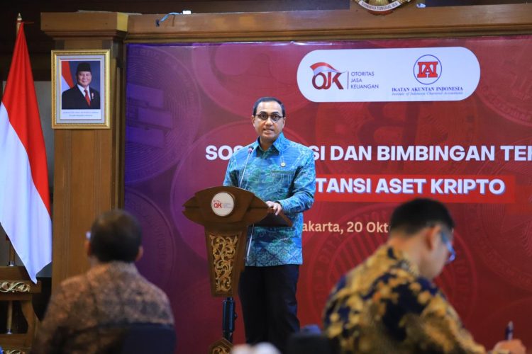 Kepala Eksekutif Pengawas Inovasi Teknologi Sektor Keuangan, Aset Keuangan Digital, dan Aset Kripto OJK, Hasan Fawzi, menyampaikan sambutan dalam acara Sosialisasi dan Bimbingan Teknis Akuntansi Aset Kripto di Jakarta, Senin (20/10/2025).  (Dok. Humas OJK Jambi)