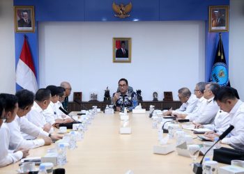 Kepala BNN RI Komjen Pol. Suyudi Ario Seto (tengah) memimpin audiensi bersama Pengurus PWI Pusat di Gedung BNN, Cawang, Jakarta Timur, Senin (20/10/2025). (Dok. HUMAS DAN PROTOKOL BNN)