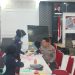 Kapolresta Jambi Kombes Pol Boy Sutan Binanga Siregar mengikuti kegiatan donor darah di Aula Loka Manginti Polresta Jambi dalam rangka memperingati Hari Jadi Humas Polri, Rabu (22/10/2025). (Dok. Nahar)