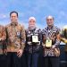 Direksi PT Jasa Raharja Dewi Aryani Suzana (tengah) bersama para mitra strategis saat menghadiri Rakernas IV GAPASDAP 2025 di Grand Ballroom Fairmont Jakarta, 22–23 Oktober 2025. (Dok. Humas JR)