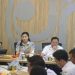 epala Jasa Raharja Wilayah Jambi Ni Made Ayu Mulidyawati bersama perwakilan BPTD, Ditlantas Polda Jambi, dan Dinas Perhubungan Provinsi saat rapat koordinasi lintas sektor membahas kesiapan angkutan umum menghadapi Natal 2025 dan Tahun Baru 2026 di Kantor Jasa Raharja Jambi, Kamis (30/10/2025). (Dok Stepanus)