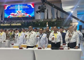 Sekretaris Daerah Provinsi Jambi, Dr. H. Sudirman (depan, tengah), bersama para Sekda dan Kepala Bappeda se-Indonesia mengikuti Rapat Koordinasi dan Retreat Nasional Sekda di Kampus IPDN, Jatinangor, Jawa Barat, Kamis (30/10/2025). (Dok. Erit - Kominfo)