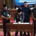 Gubernur Jambi Al Haris bersama pimpinan DPRD Provinsi Jambi menunjukkan dokumen nota keuangan RAPBD 2026 usai Rapat Paripurna di Gedung DPRD Jambi, Kamis (30/10/2025). (Dok. Daus)
