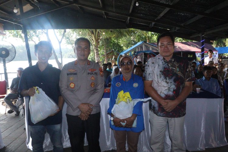 Kapolda Bengkulu Irjen Pol. Mardiyono, S.I.K., M.Si. Silaturahmi Bersama Kelompok Buruh di RM New Jenggalu Resto, Kota Bengkulu, Rabu (15/10/2025). (Dok.yola)