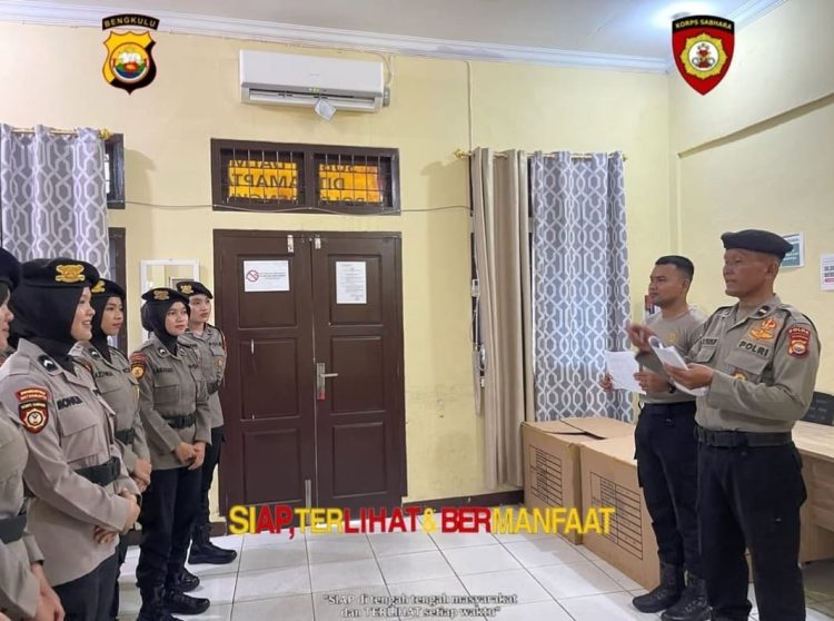 Polwan atau Tim Negosiator Ditsamapta Polda Bengkulu melaksanakan latihan negosiasi pada Rabu (15/10/2025). (Dok.yola)