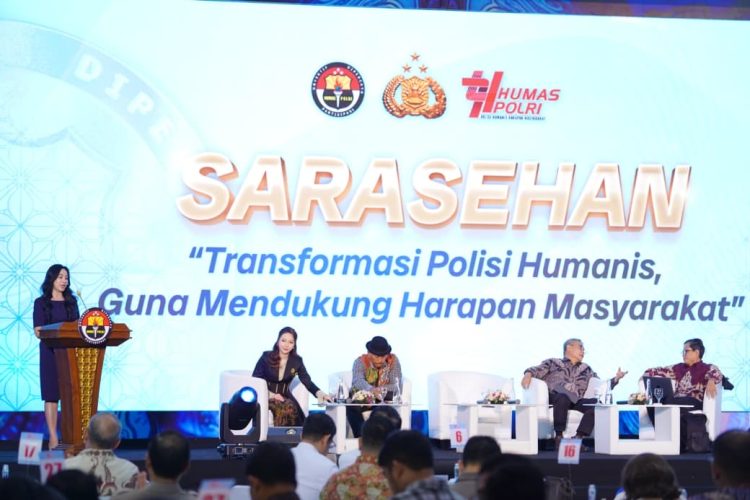Humas Polri memperingati Hari Jadi ke-74 dengan menggelar Sarasehan dan Dialog Kebangsaan bertajuk Transformasi Polisi Humanis Guna Mendukung Harapan Masyarakat di Auditorium STIK Lemdiklat Polri, Jakarta, Kamis (30/10/2025). (Dok.yola)