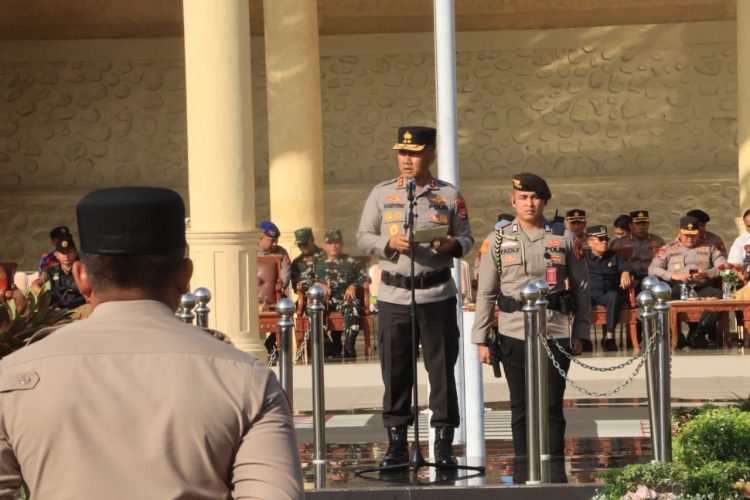 Kapolda Bengkulu Pimpin Apel Personel dan Perlengkapan Tanggap Darurat Bencana di Lapangan Anton Soejarwo, Rabu (5/11/2025). (Dok.yola)