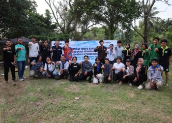 Peserta pelatihan konservasi mangrove, di Jenggalu, Jumat (21/11/2025). (Dok.yola)