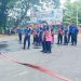 Petugas Damkar Kota Jambi menunjukkan keterampilan dalam ajang Firefighter and Rescue Skill Competition 2025 di Lapangan Mako Damkar Kota Jambi, Selasa (4/11/2025). (Dok. Stepanus)