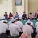 Rektor UIN Sulthan Thaha Saifuddin Jambi Prof. Kasful Anwar bersama jajaran dosen dan mahasiswa Fakultas Syariah saat membuka Kompetisi Antar Bangsa Melayu Serumpun (ABMS) ke-4 di Masjid Fakultas Syariah, Kamis (6/11/2025). (Dok. Stepanus)