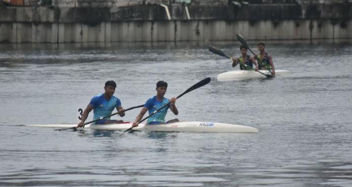 Dua pasangan pedayung Jambi berlatih jelang babak final cabang Canoeing POPNAS 2025 di Jakarta, Sabtu (8/11/2025). (Dok. Humas)