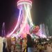 Suasana malam di Tugu Keris Siginjai Sakti, Kota Jambi, yang dipadati pengunjung. Monumen ikonik ini menjadi magnet wisata baru sekaligus penggerak ekonomi lokal melalui geliat pelaku UMKM di sekitarnya. (Dok. Stepanus)
