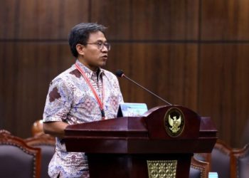 Anggota Dewan Pers Abdul Manan menyampaikan keterangan dalam sidang uji materiil UU Pers di Mahkamah Konstitusi, Jakarta, Senin (10/11/2025). (Dok. Dewanpers.or,id)