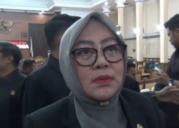 Ketua DPRD Tanjab Timur, Zilawati, memberikan pernyataan terkait penunjukan Bupati Dilla Hikmah Sari sebagai Ketua DPD PAN Tanjab Timur. (Dok. Stepanus)
