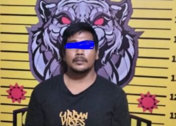 Pelaku berinisial BS saat diamankan di Polsek Kotabaru usai ditangkap terkait kasus pencurian dengan kekerasan di Paal Lima, Kota Jambi. (Dok. Humas)