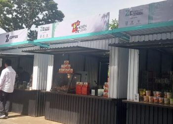Kios-kios UMKM di kawasan Z Corner, Taman Banjuran Budaya Kota Jambi, yang mulai beroperasi dan menjadi pusat kuliner baru bagi warga. (Dok. Daus)
