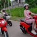 Peserta Riding Cantik mengendarai Honda Scoopy dan Genio dalam rangkaian acara WonHer Woman Vol. 2 yang didukung Sinsen di Jambi. (Dok. Stepanus)