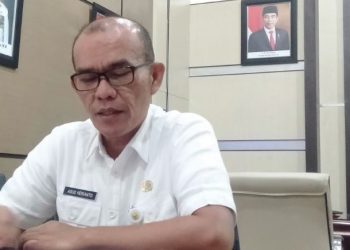Inspektur Provinsi Jambi, Agus Herianto, memaparkan capaian MCP KPK 2025 dan strategi peningkatan nilai pencegahan korupsi di lingkungan Pemprov Jambi. (Dok. Stepanus)