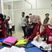 Tim Pidsus Kejari Jambi memeriksa dokumen di kantor PT Eraguna Bumi Nusa (EBN) saat penggeledahan terkait dugaan penyimpangan pajak parkir Pasar Angso Duo, Rabu (26/11/2025). (Dok, Nahar)