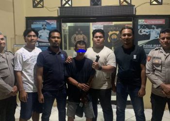 Polisi mengamankan seorang pria terduga pelaku penembakan dengan senapan angin terhadap tetangganya di Kecamatan Kumpeh Ulu, Muaro Jambi (Dok.Humas)
