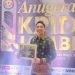 Ryan Chen menerima penghargaan Jurnalis Televisi Lokal Terbaik pada Anugerah KPID Jambi 2025 di Kota Jambi. (Dok. Daus)