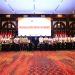 Para penerima penghargaan berfoto bersama dalam acara Rapat Koordinasi Korwas PPNS 2025 di Jakarta, di mana OJK kembali meraih apresiasi Bareskrim Polri atas kinerja penyidikannya di Jakarta, Kamis (23/10/2025). (Dok. Humas OJK)