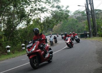 Para peserta Honda Bikers Day 2025 melakukan touring menuju lokasi acara puncak di Garut, Jawa Barat. (Dok. Sinsen)