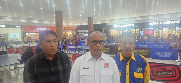 Ketua Koni, Mat Sanusi saat memberikan keterangan usai membuka Kejurprov Tenis Meja Jambi. Rabu (12/11/2025). (Dok.Daus)