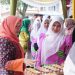 Ketua Dekranasda Provinsi Jambi, Hj. Hesti Haris, meninjau pelaksanaan Gerakan Pangan Murah di Sekretariat Dekranasda Jambi (dok.stepanus)