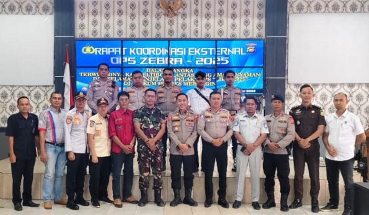 Perwakilan Polres Merangin, Jasa Raharja Bangko, dan instansi terkait berfoto bersama usai Rapat Koordinasi Eksternal Operasi Zebra 2025 di Aula Polres Merangin. (Dok.Humas JR)